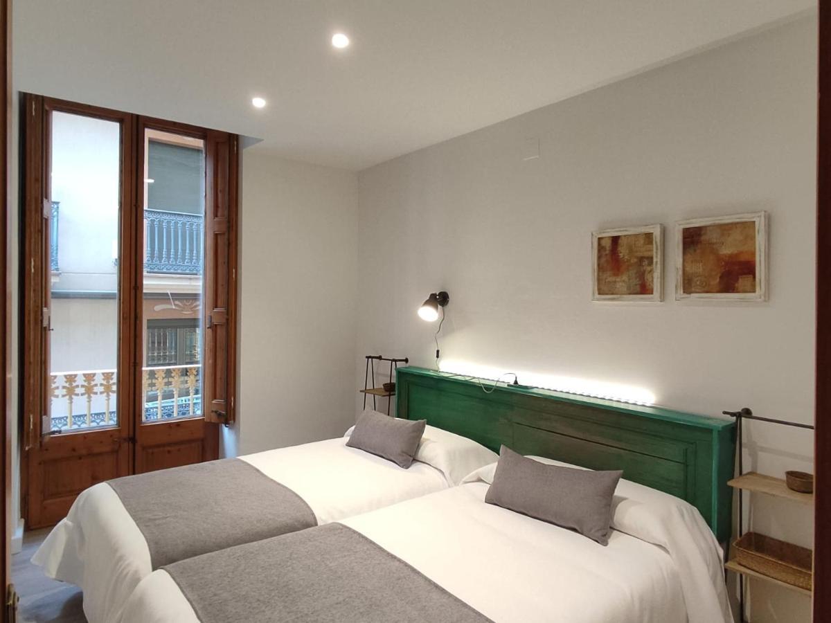 Polit Apartment *