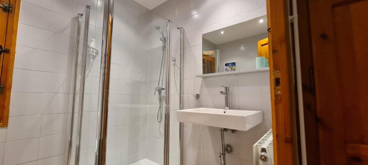 Polit Apartment *