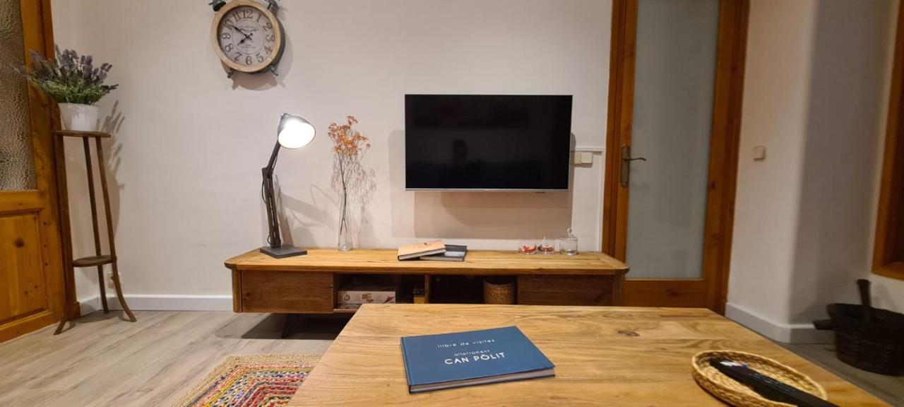 Polit Apartment *