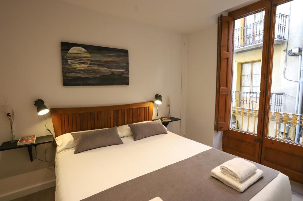 Polit Apartment *